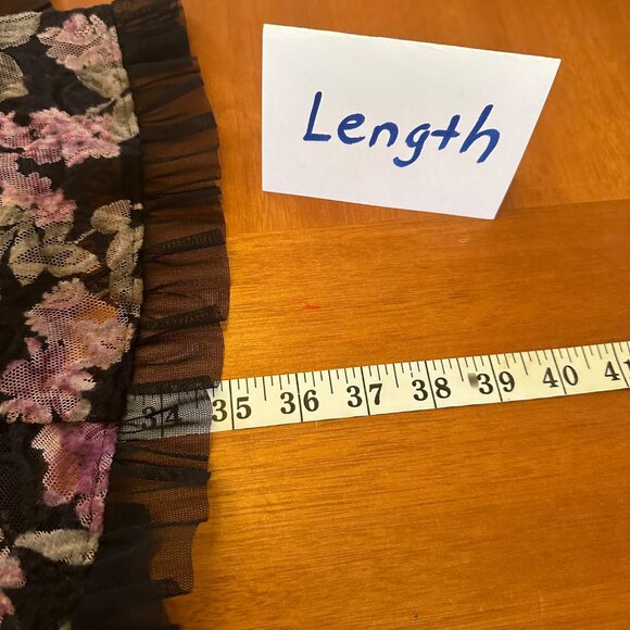 Elegant Tiara Moon Floral Lace Ruffle Cardigan Jacket With Ruffle Collar & Trim - Picture 4 of 10